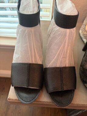 Vince Camuto Black Leather Open-Toe Ankle Strap Sandals